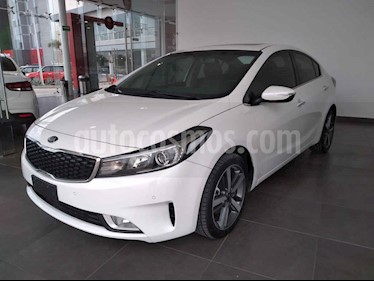 Kia Forte SX Aut usado (2017) color Blanco precio $255,000