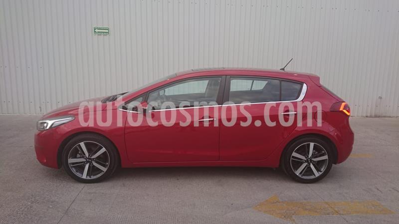 foto Kia Forte HB SX Aut usado (2017) color Rojo precio $279,000