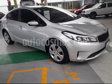 foto Kia Forte EX usado (2018) color Plata precio $214,000