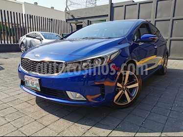 foto Kia Forte SX Aut usado (2017) color Azul Celeste precio $240,000
