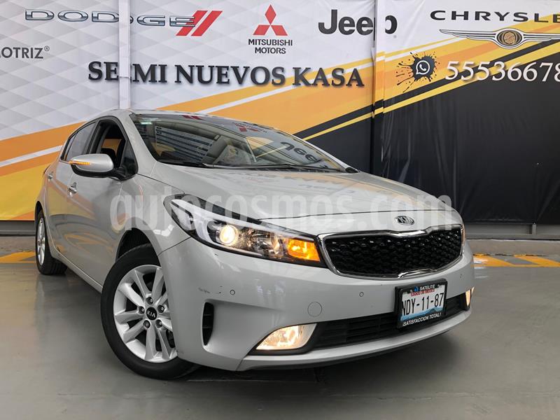 foto Kia Forte HB EX usado (2018) color Plata Dorado precio $229,000