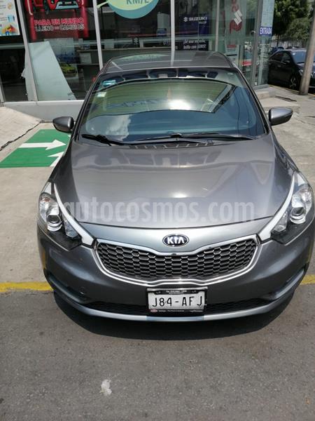 foto Kia Forte EX Aut usado (2017) color Gris Metálico precio $200,000