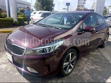 foto Kia Forte SX Aut usado (2018) color Rojo precio $264,000