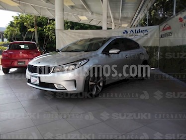 foto Kia Forte SX Aut usado (2017) color Gris Metálico precio $255,000