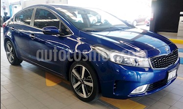Foto Kia Forte SX Aut usado (2017) color Azul precio $240,000