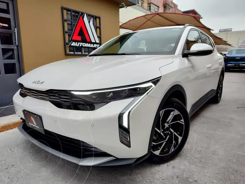 Foto Kia K3 Hatchback EX Pack usado (2026) color Blanco precio $389,000