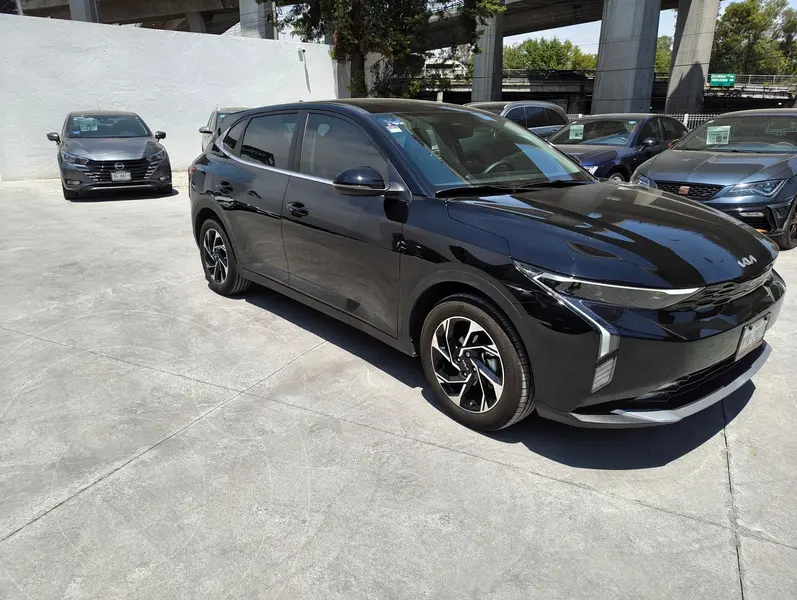 Foto Kia K3 Hatchback EX Pack usado (2025) color Negro precio $399,000
