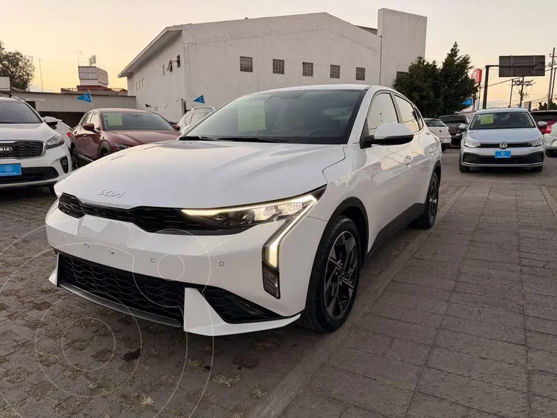 Foto Kia K3 GT Line usado (2024) color Blanco precio $395,000