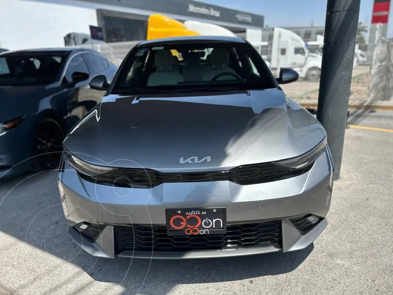 Foto Kia K3 GT Line usado (2024) color plateado precio $415,000
