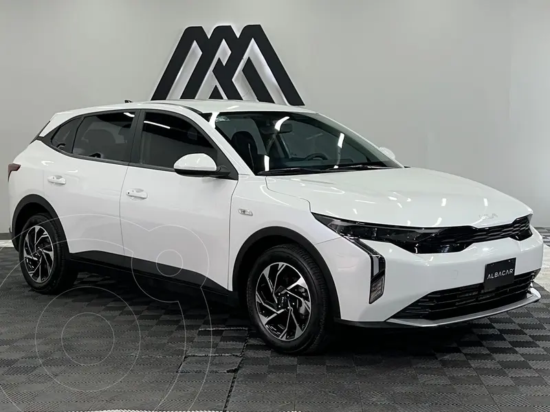 Foto Kia K3 EX Aut usado (2024) color Blanco precio $329,999