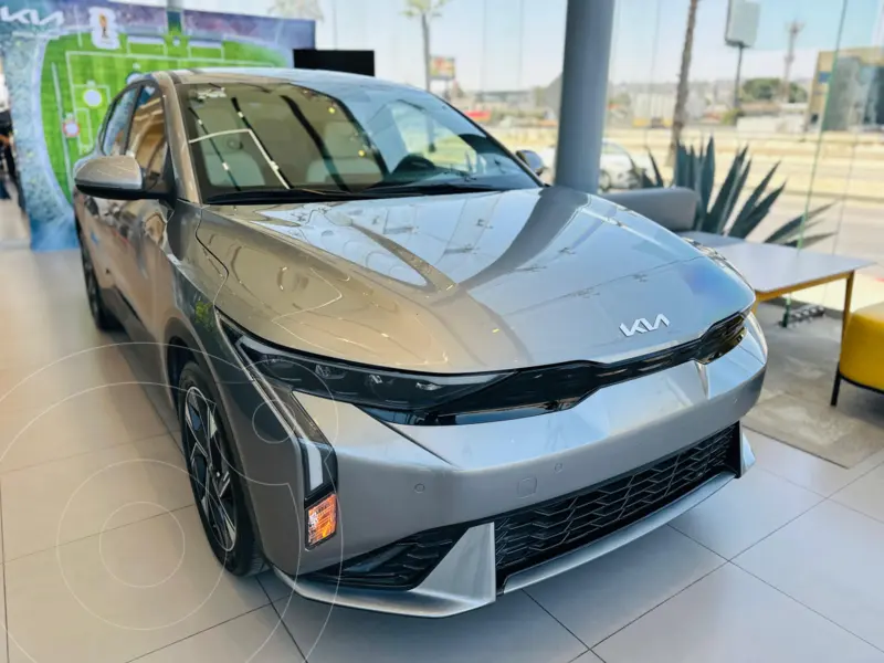 Foto Kia K3 GT Line usado (2024) color Gris Acero precio $385,000