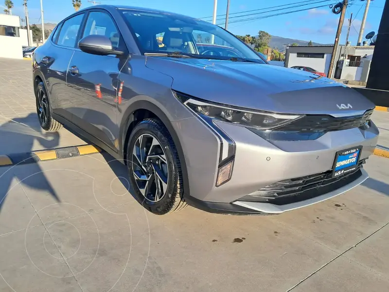 Foto Kia K3 EX Pack usado (2024) color Gris Acero precio $315,000