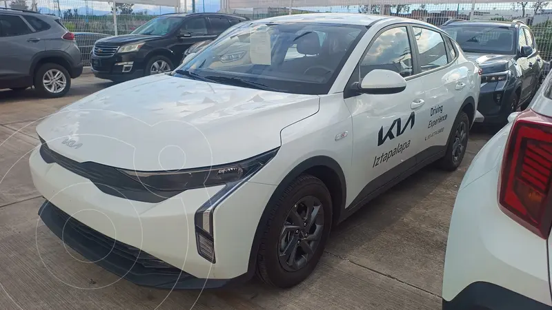 Foto Kia K3 LX Aut usado (2026) color Blanco financiado en mensualidades(enganche $76,947 mensualidades desde $8,062)