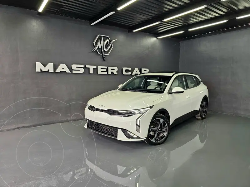 Foto Kia K3 GT Line usado (2024) color Blanco precio $399,000