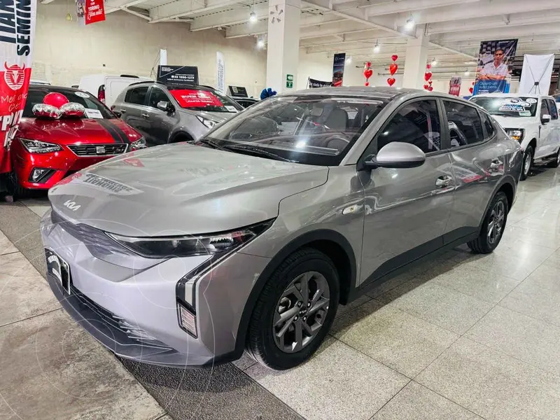 Foto Kia K3 LX usado (2024) color Gris precio $309,900