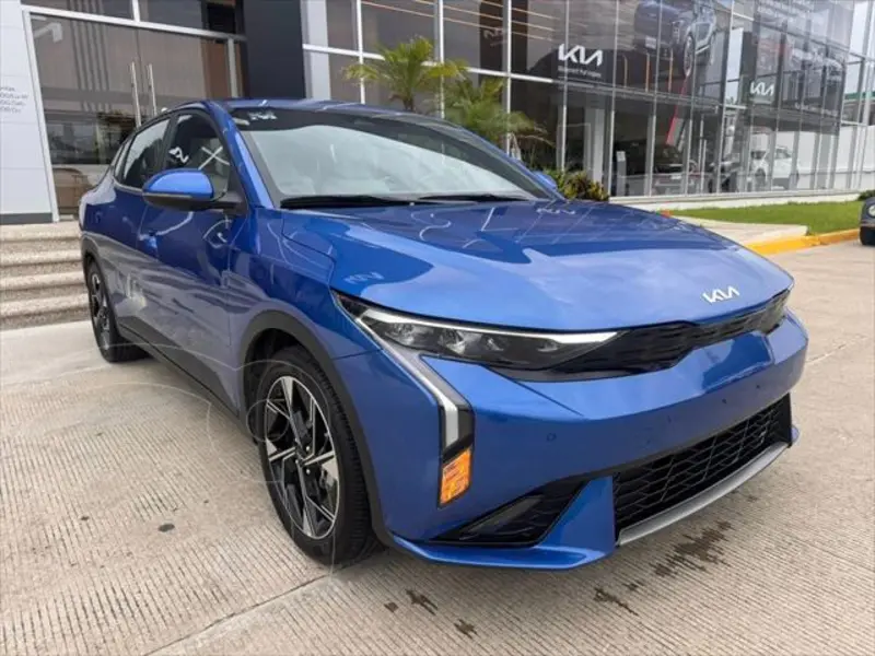 Foto Kia K3 GT Line usado (2024) color Azul precio $400,000