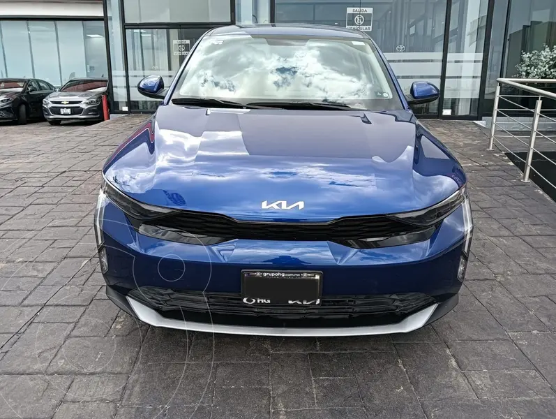 Foto Kia K3 EX Aut usado (2024) color Azul precio $320,000