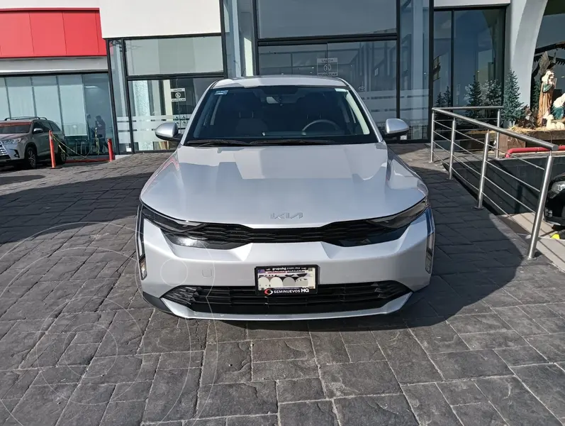 Foto Kia K3 EX Aut usado (2024) color plateado precio $315,000
