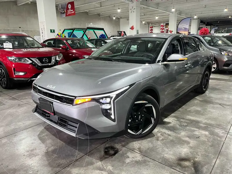 Foto Kia K4 Sedan EX Aut usado (2025) color Gris precio $435,000