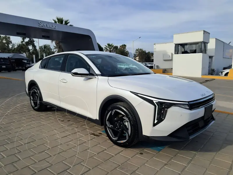 Foto Kia K4 Sedan EX usado (2026) color Blanco Nieve Perla precio $438,900