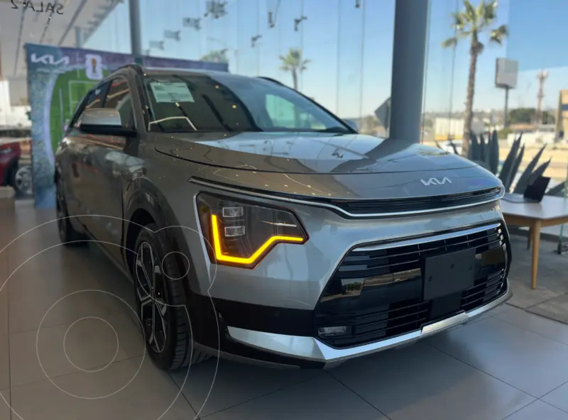 Foto Kia Niro HEV EX usado (2025) color Steel Grey precio $611,829