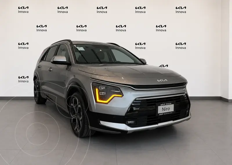 Foto Kia Niro HEV EX usado (2025) color Steel Grey precio $611,829