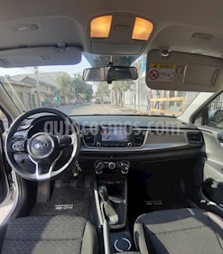 Kia Rio 4 C 1.4L LX AC ABS usado (2019) color Plata precio $7.390.000