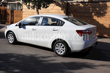 foto Kia Rio 4 1.4L LX AC ABS usado (2013) color Blanco precio $5.400.000
