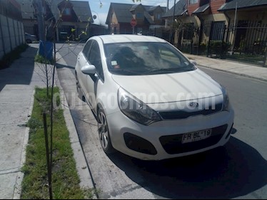 Kia Rio 5 EX 1.4L usado (2013) color Blanco precio $5.700.000