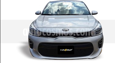 foto Kia Rio Hatchback EX Aut usado (2018) color Plata precio $239,750