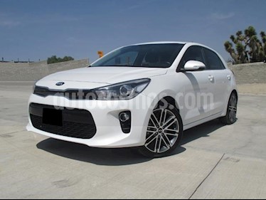 Foto venta Auto usado Kia Rio Hatchback EX Pack Aut (2018) color Blanco Nieve precio $258,000