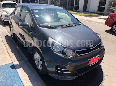 foto Kia Rio Hatchback EX usado (2017) color Gris precio $180,000