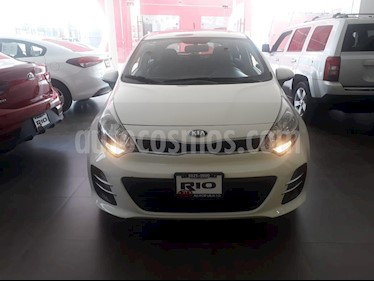 Foto venta Auto usado Kia Rio Hatchback EX (2017) color Blanco precio $199,000