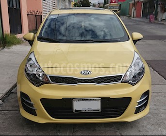Foto venta Auto Seminuevo Kia Rio Hatchback EX (2016) color Amarillo precio $190,000