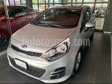 foto Kia Rio Hatchback EX usado (2017) color Plata precio $184,000