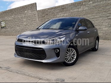 Kia Rio Hatchback EX usado (2019) color Gris Urbano precio $270,000