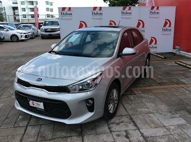 Foto venta Auto Seminuevo Kia Rio Hatchback EX (2018) color Blanco precio $265,000