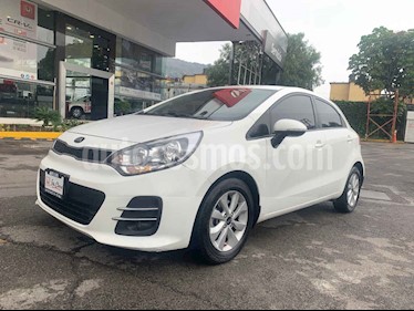 foto Kia Rio Hatchback EX usado (2017) color Blanco precio $205,000