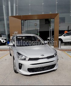 foto Kia Rio Hatchback LX Aut usado (2018) color Plata precio $190,000