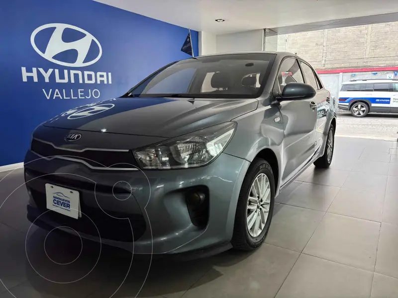 Foto Kia Rio Hatchback LX usado (2019) color Gris precio $210,000