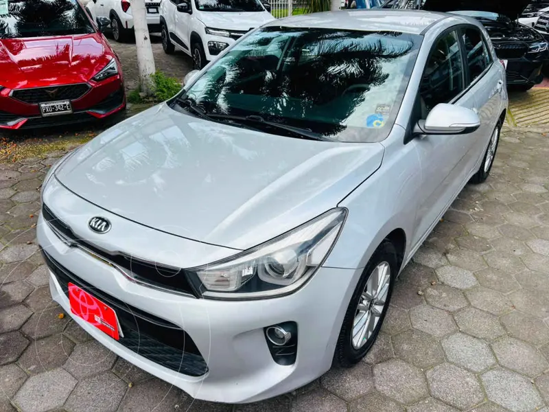 Foto Kia Rio Hatchback EX Aut usado (2018) color Plata precio $207,000