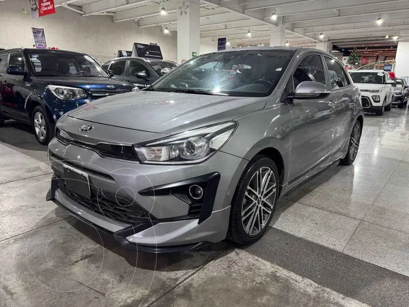 Foto Kia Rio Hatchback S Pack usado (2021) color Plata precio $290,000