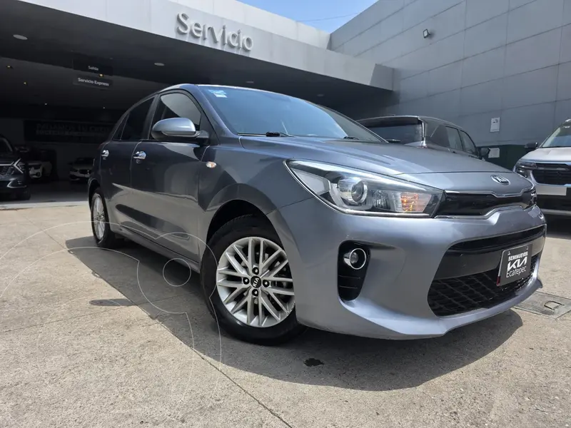 Foto Kia Rio Hatchback EX Aut usado (2020) color Azul precio $255,000
