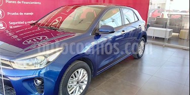 Kia Rio Hatchback EX usado (2020) color Azul precio $277,000