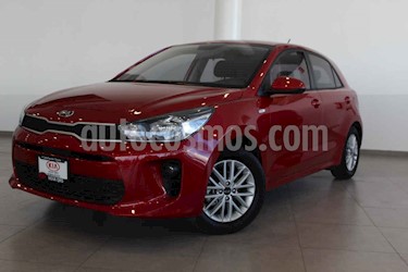 foto Kia Rio Hatchback LX usado (2020) color Rojo precio $240,000