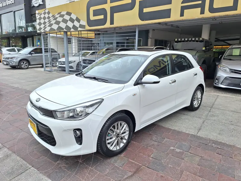 Foto Kia Rio Hatchback EX usado (2019) color Blanco precio $238,000