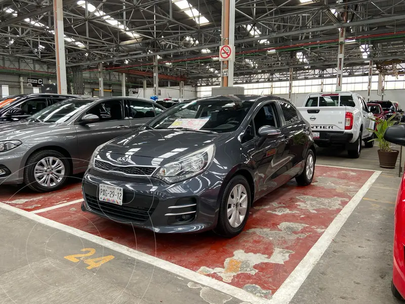 Foto Kia Rio Hatchback EX usado (2017) color Grafito financiado en mensualidades(enganche $45,000 mensualidades desde $4,800)