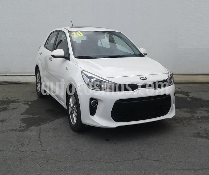 Kia Rio Hatchback EX usado (2020) color Blanco precio $295,000