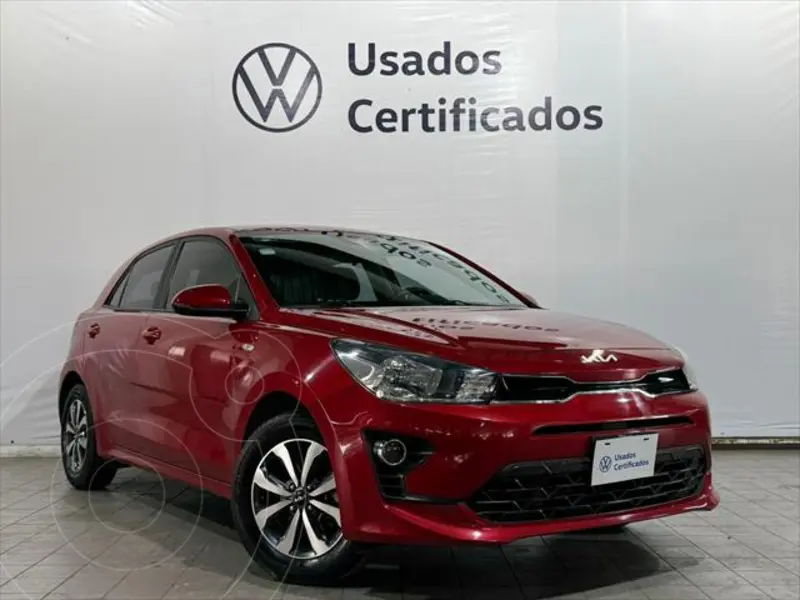 Foto Kia Rio Hatchback LX Aut usado (2022) color Rojo financiado en mensualidades(enganche $78,752 mensualidades desde $7,180)