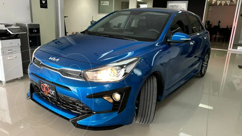 Foto Kia Rio Hatchback S Pack usado (2022) color Azul financiado en mensualidades(enganche $92,650 mensualidades desde $7,085)